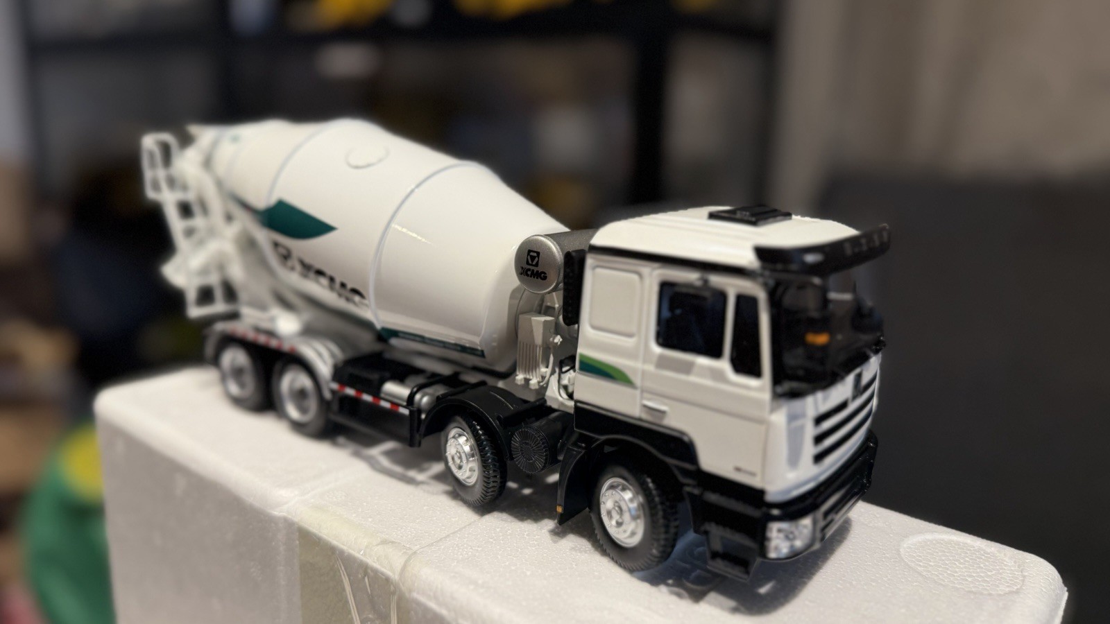 XCMG Cement Mixer Truck Diecast Model White Green Black Durable Series
