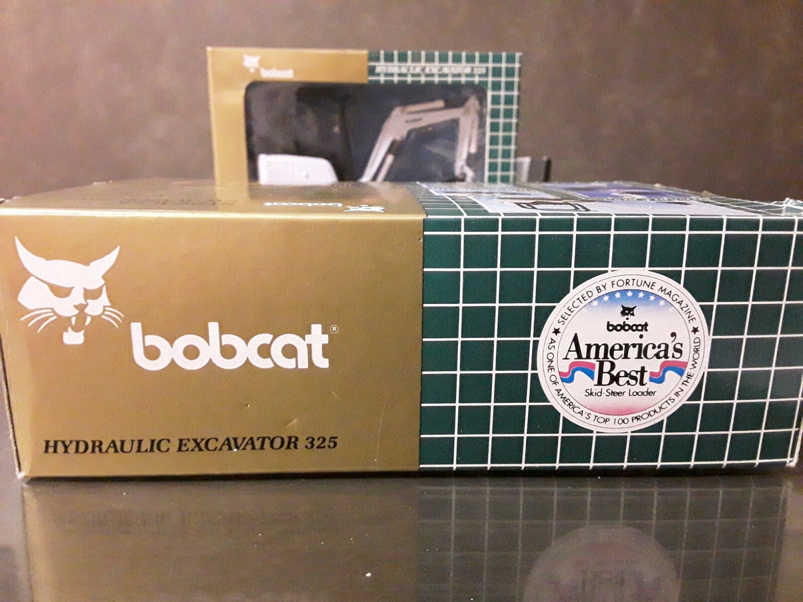 Bobcat X325 Hydraulic Excavator Gold/Green Wan Ho Diecast 1:25 Scale NIB 2