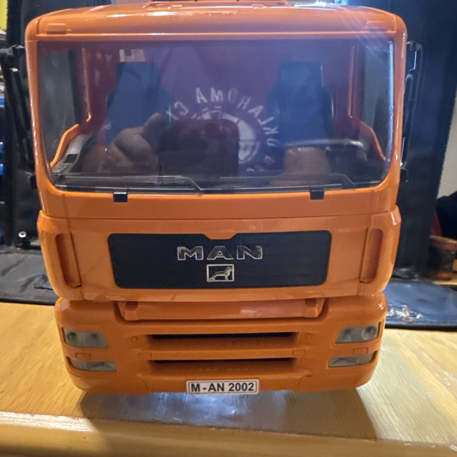 BRUDER MAN TGA Side Loading Garbage Recycle Truck w/2 Cans Vtg. 1998 – 21″ 1:16