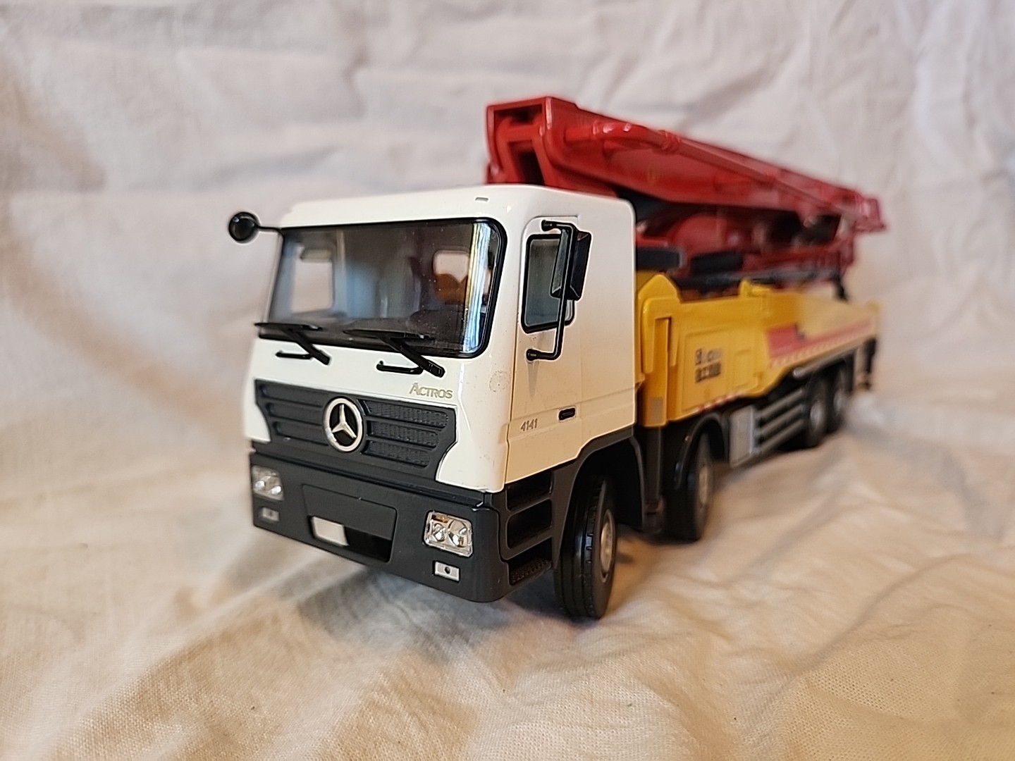 Sany Concrete Pump Truck Mercedes Chassis Die Cast Model 16″ Long B56K-7X 1:32
