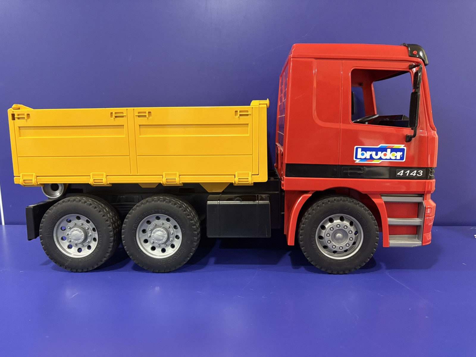 Bruder 1:16 Mercedes-Benz Actros 4143 Construction Dump Truck, Germany