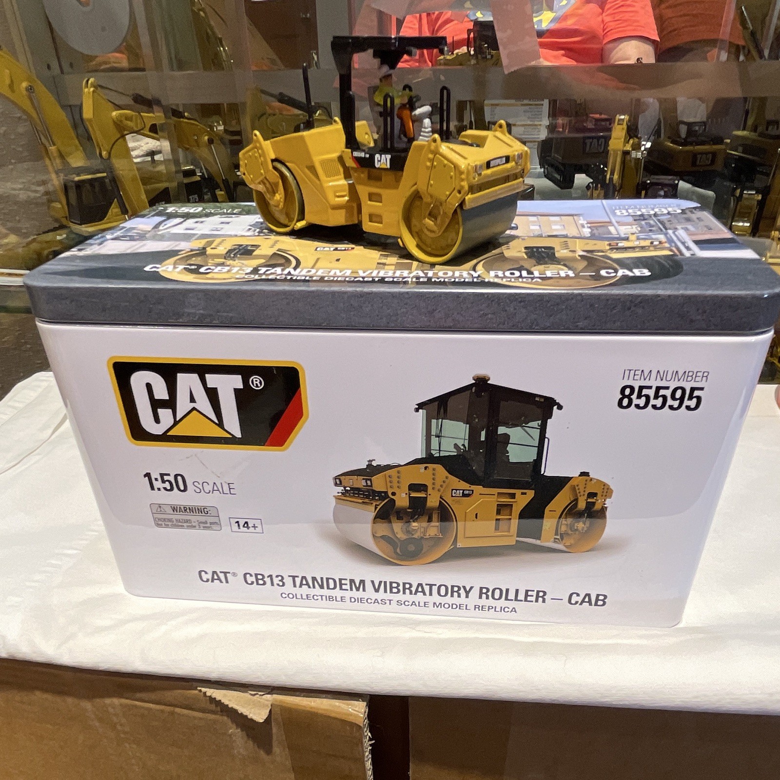 Diecast Masters CAT CB13 Tandem Vibratory Roller Cab Diecast 1:50 85595