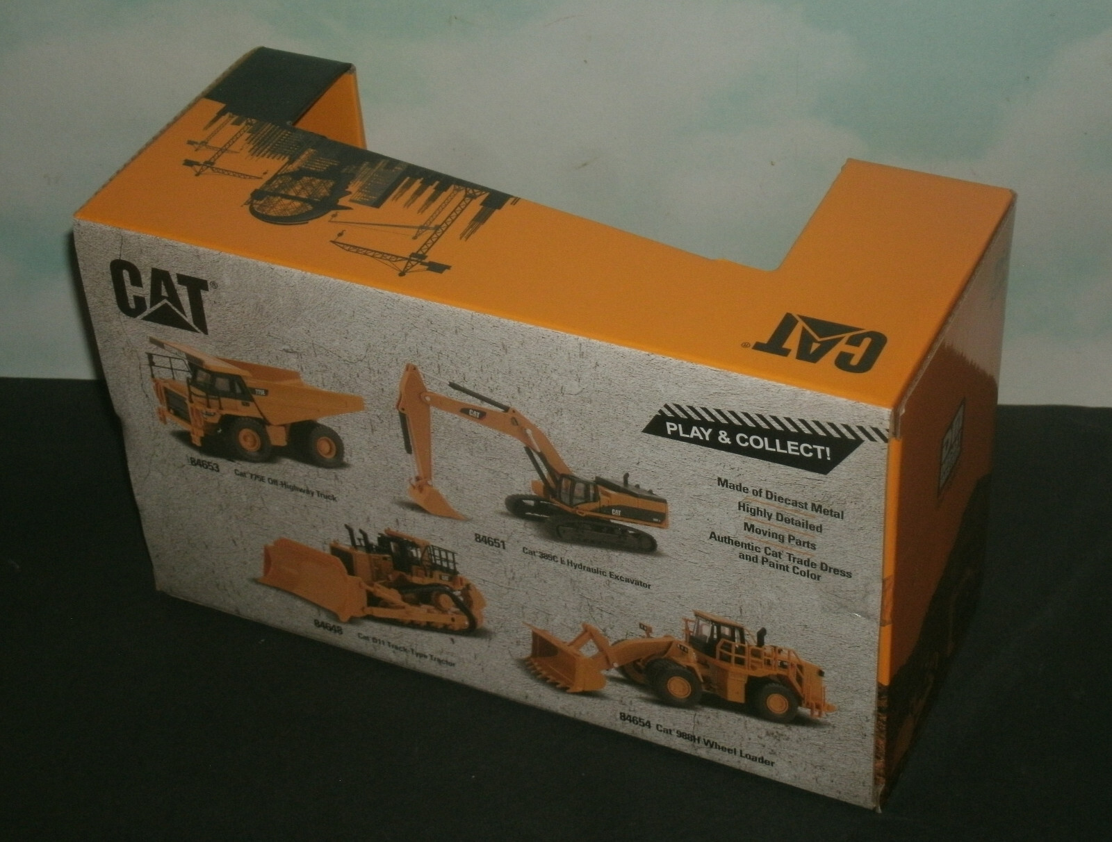 1/64 Scale CAT D11T Tracked Bulldozer Diecast Model (6.5″) Diecast Masters 84648