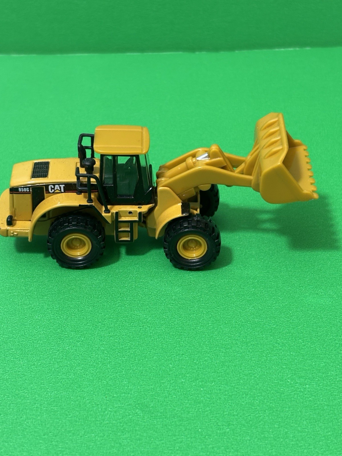 CAT Caterpillar 950G Series II Wheel Loader 1:87 HO Scale -Diecast Masters