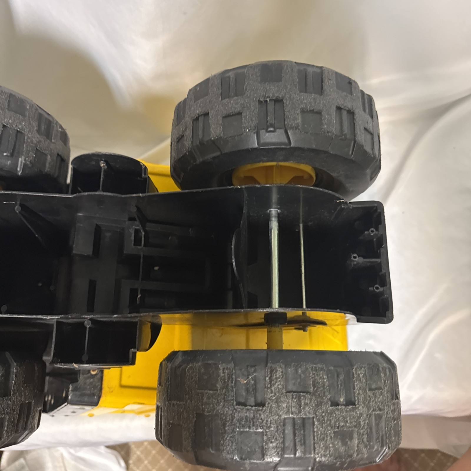 Tonka 90667 Toughest Mighty Dump Truck – Yellow