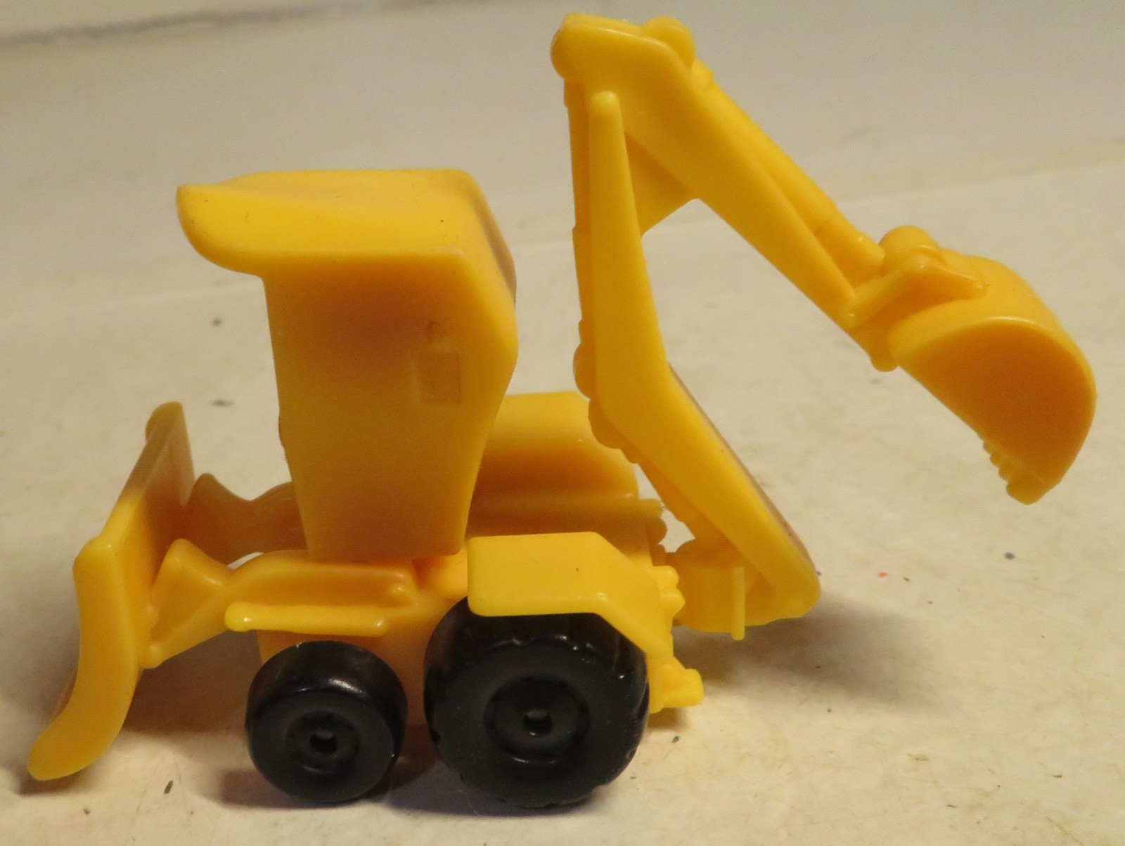 Construction Excavator Yellow Amazon Just Play Toy Face 1.5″ Wide Plastic Cartoo