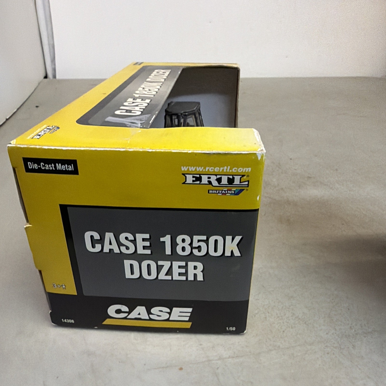 Ertl Case 1850K Crawler Dozer 1/50 Scale Die-Cast Construction Model