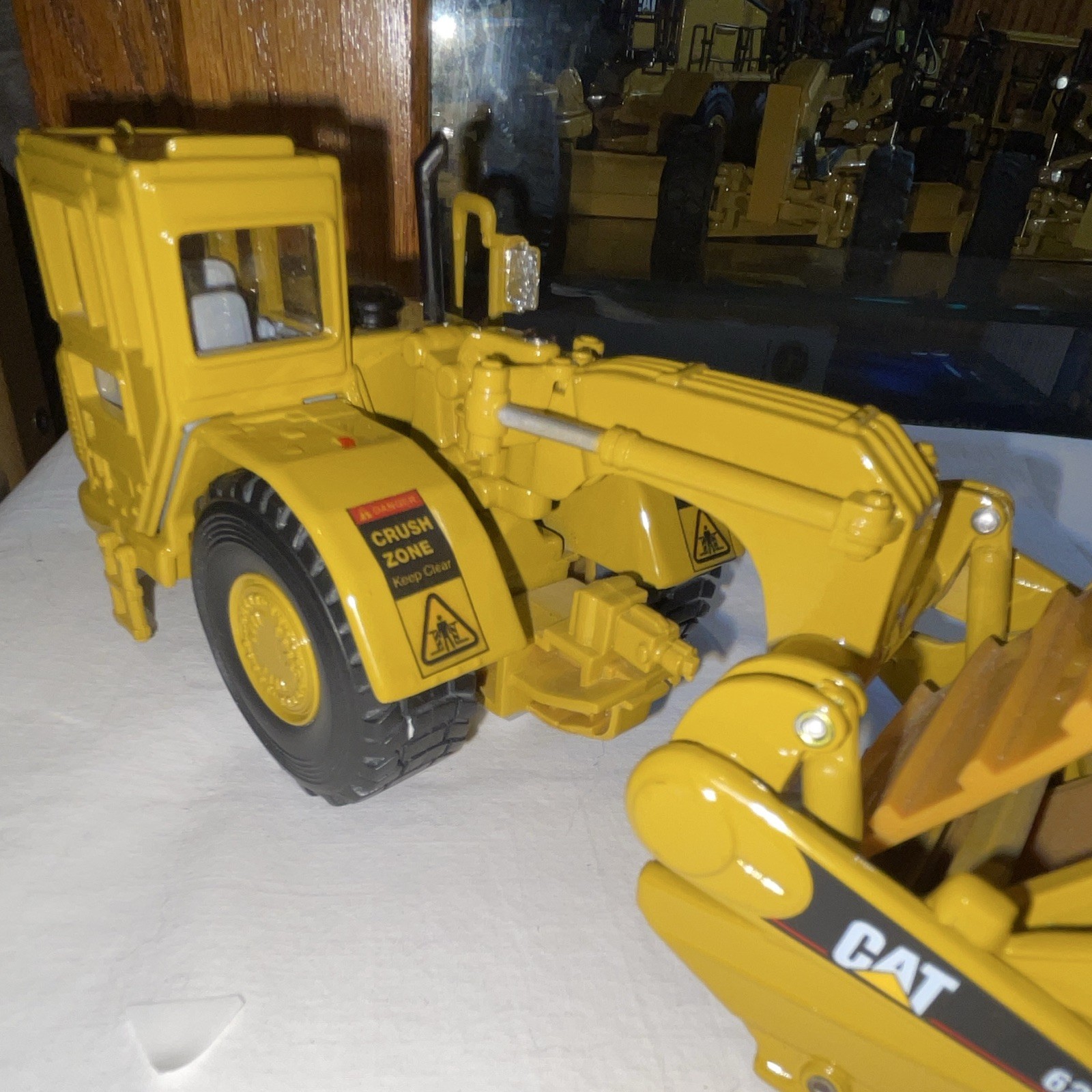 Caterpillar CAT 623G Construction Scraper Diecast Model Yellow Black