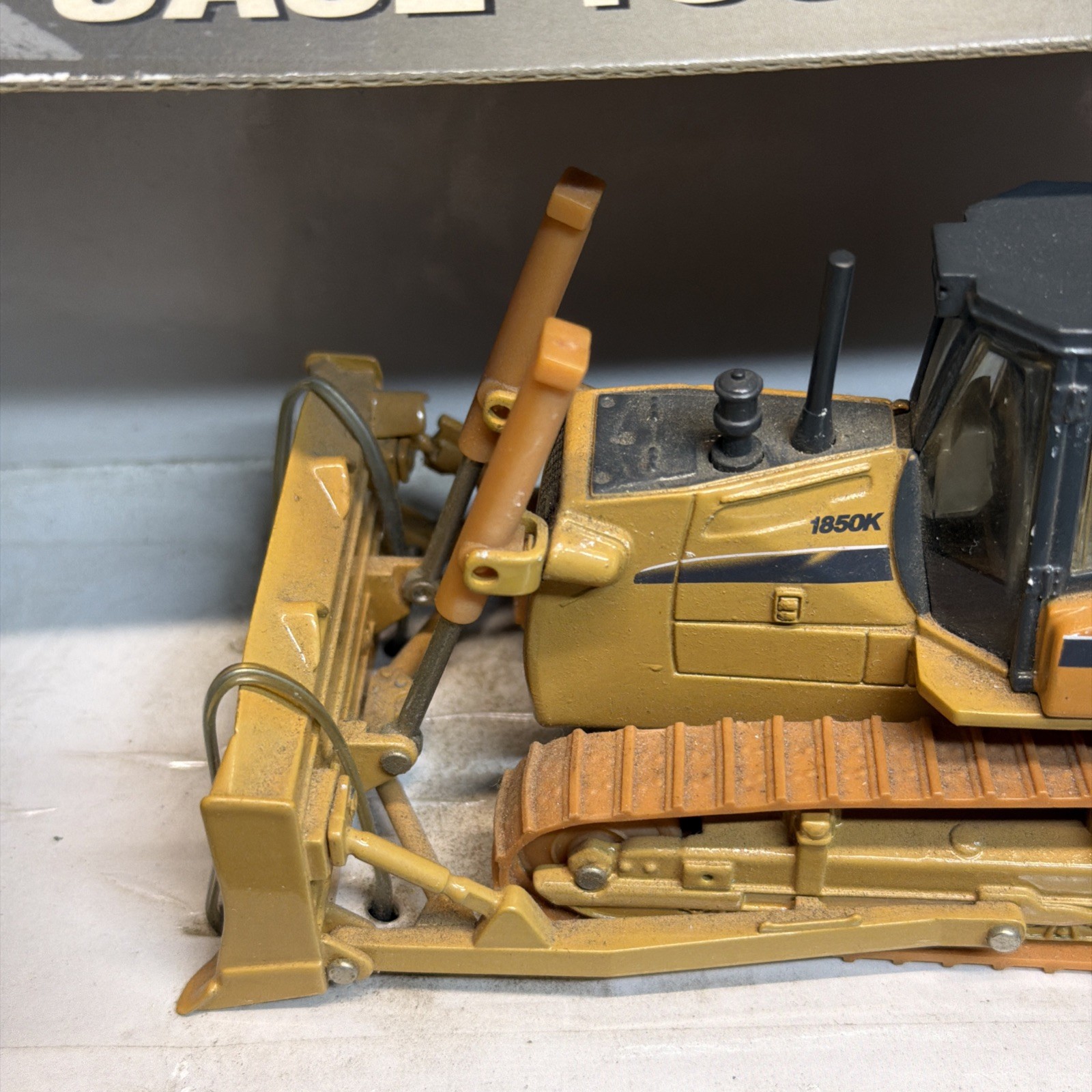 Ertl Case 1850K Crawler Dozer 1/50 Scale Die-Cast Construction Model