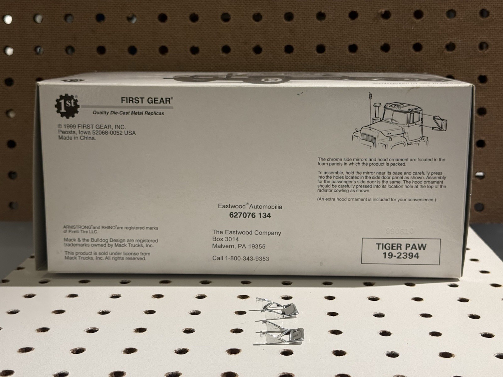 1st First Gear 1/34 Mack R Model Dump Truck Tiger Paw 19-2394