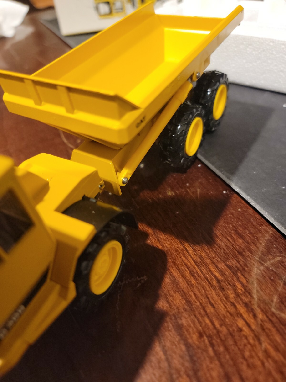 Conrad 2862 1:50 Scale Die-Cast CAT D400 Articulated Dump Truck #2862
