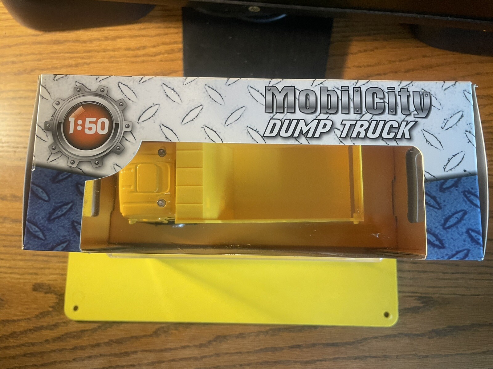 1/50th MOBILCITY DUMP TRUCK NIB BY MOBILCAST 6”LONG RARE HARD TO FIND