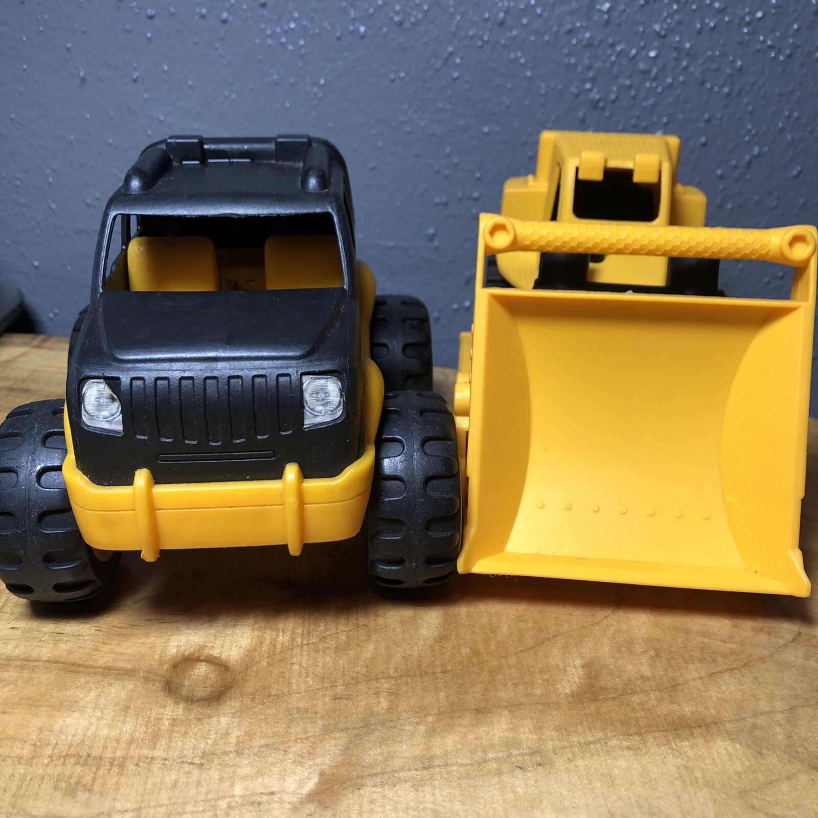 Cat Plastic Yellow Black Construction Vehicle Jeep And Bulldozer M4