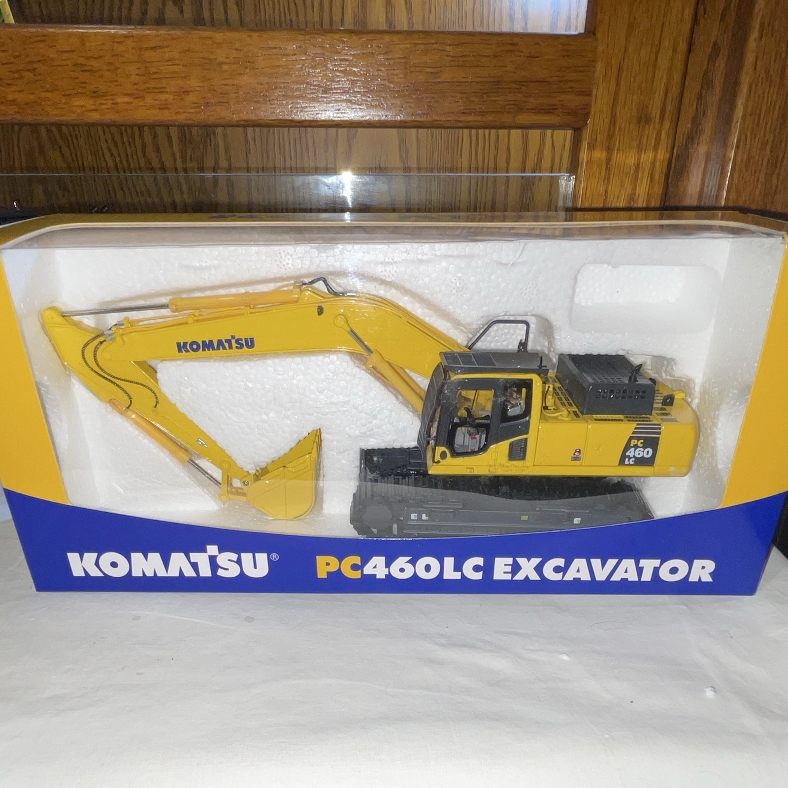 Komatsu PC460LC Excavator Diecast Model 1:50 Yellow Gray Black w/ Case