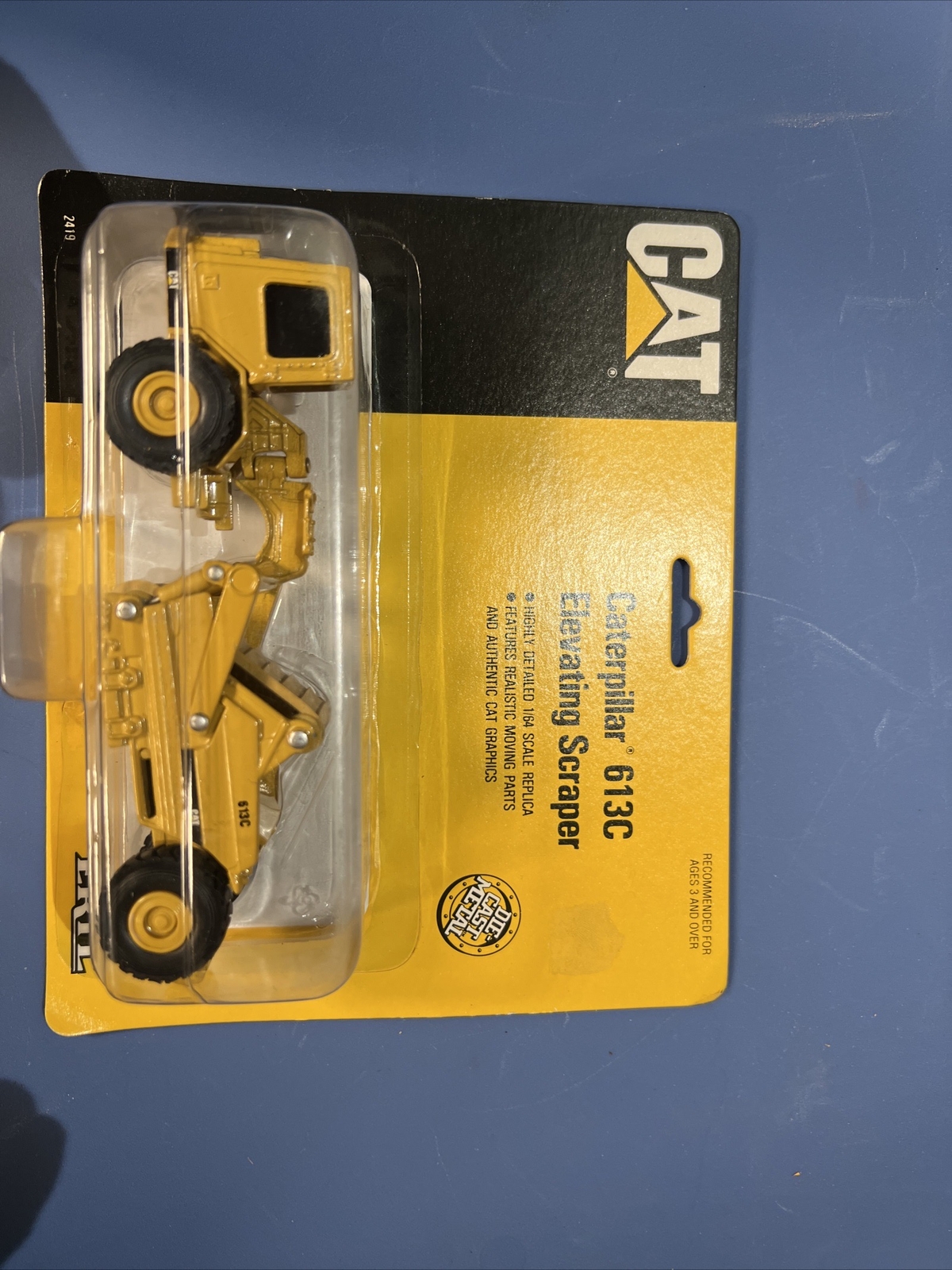 ERTL CAT Caterpillar 613C Elevating Scraper 1/64th scale #2419-new In Pack