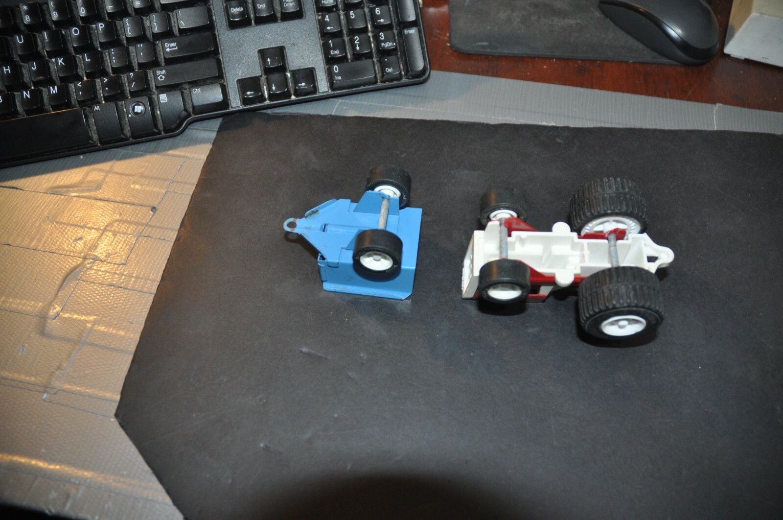 TONKA Mini LAWN TRACTOR & ATTACHED blue TRAILER/WAGON RED AND WHITE