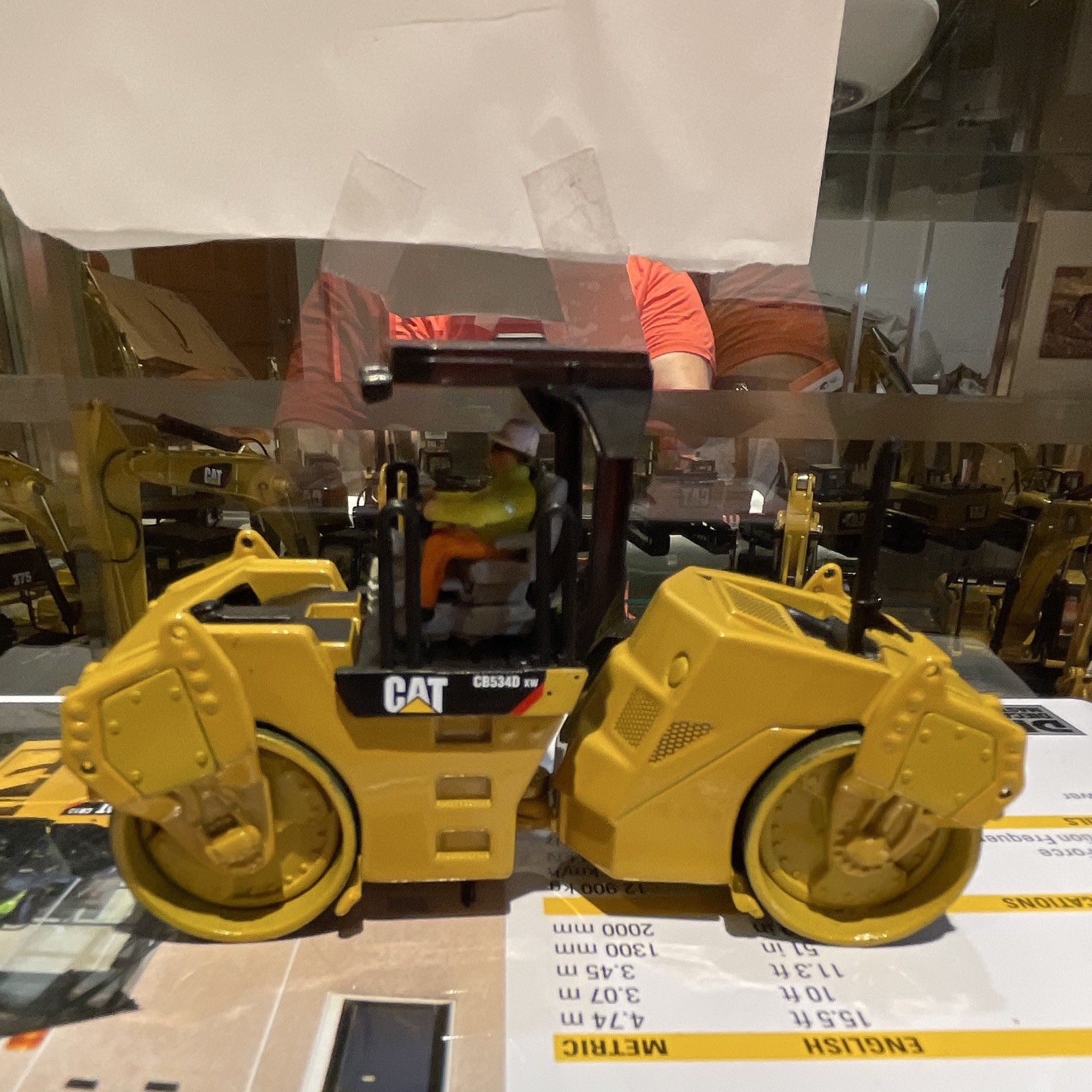 Diecast Masters CAT CB13 Tandem Vibratory Roller Cab Diecast 1:50 85595