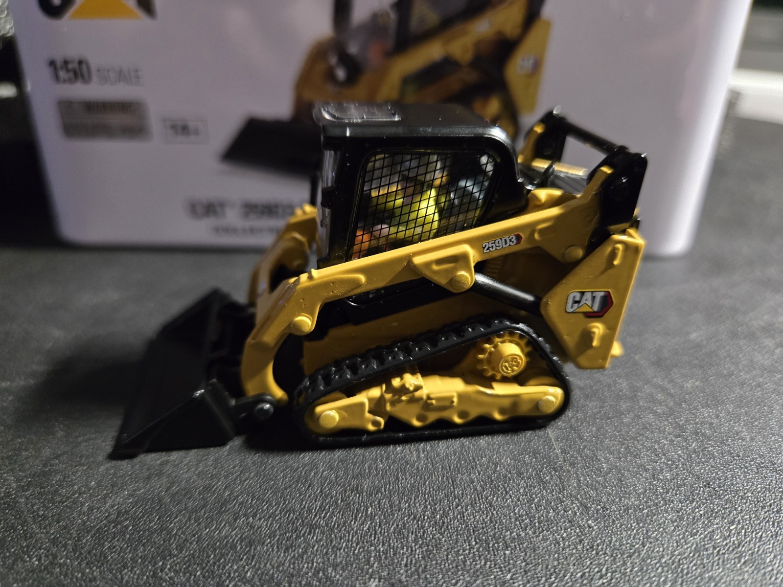 Diecast Masters 1/50 CAT 259D3 Compact Track Loader w/ accessories 85677