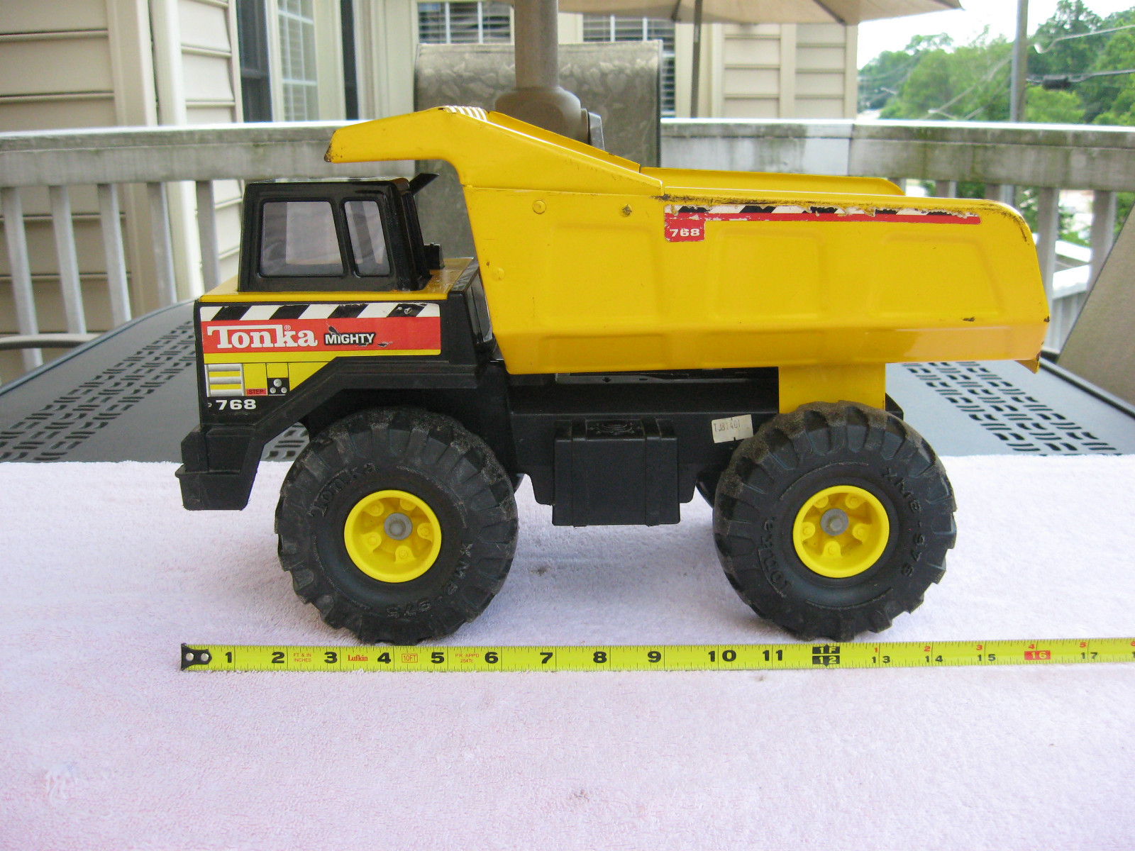 1993 TONKA NO. 768 MIGHTY DUMP TRUCK 16″ LENGTH~ PRESSED-STEEL