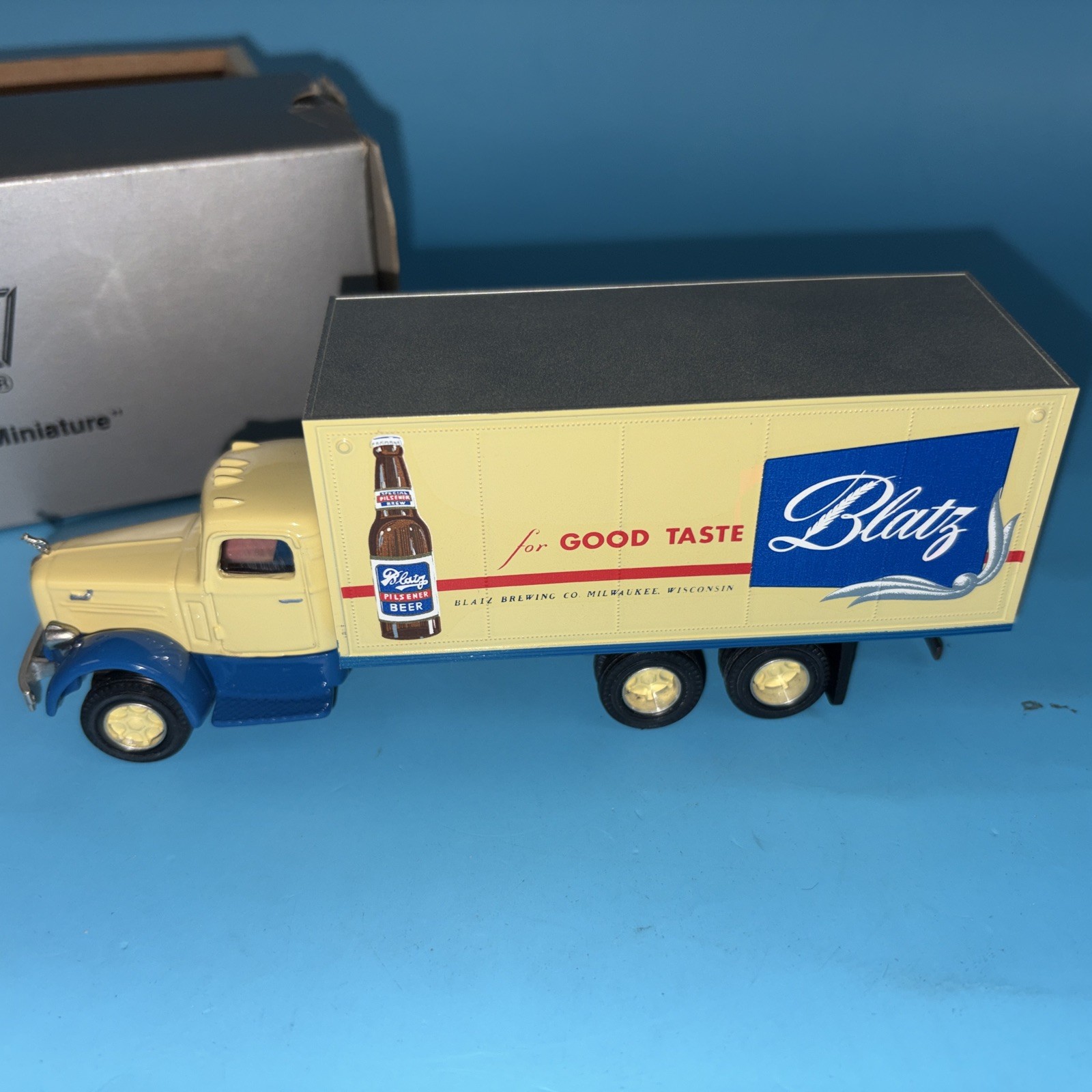 Dehanes DMC No.102 Blatz Beer Mack L Series Box Truck W/Box