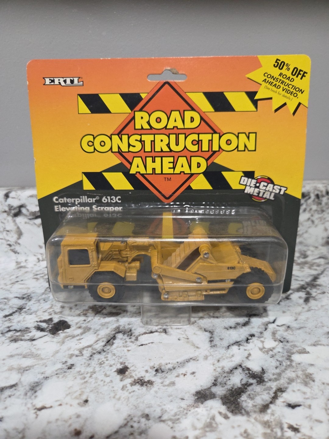 ERTL Road Construction Ahead Caterpillar 613C Elevating Scraper Die-Cast – NEW