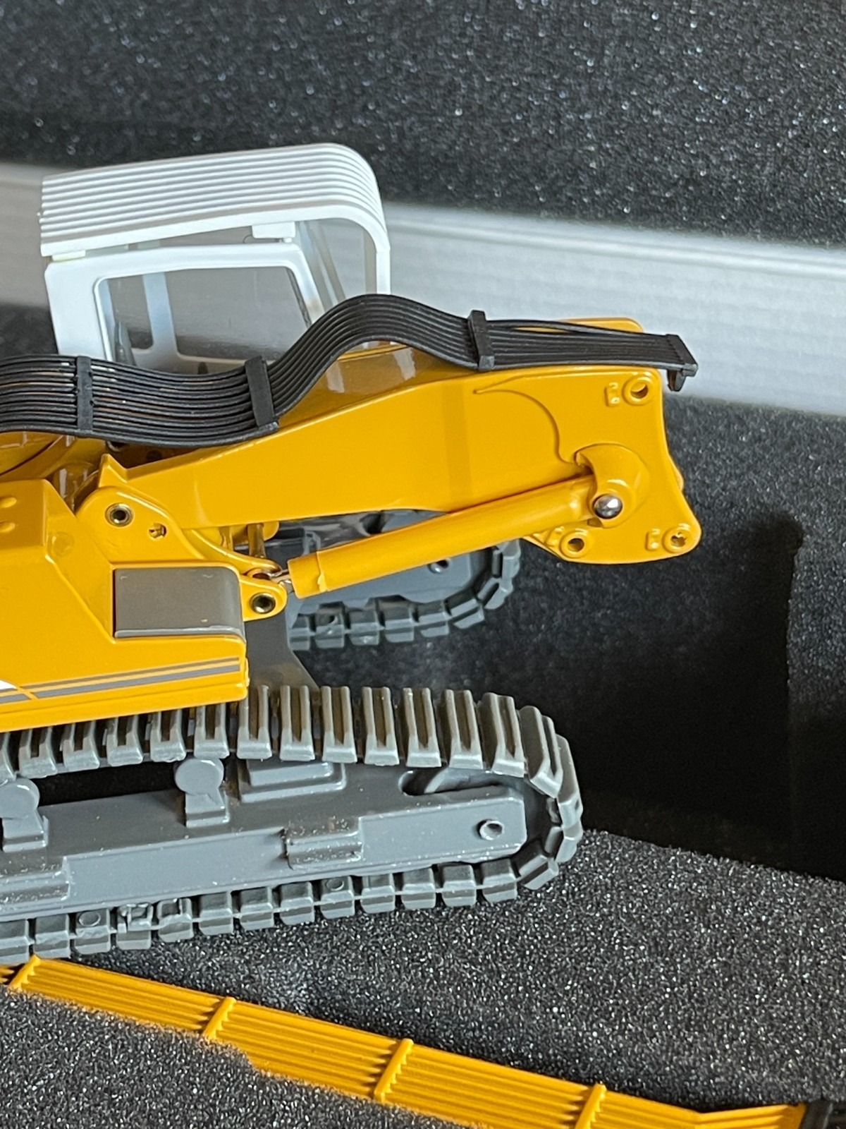 Liebherr R 954 BV Demolition Excavator Conrad 2907 Scale 1:50