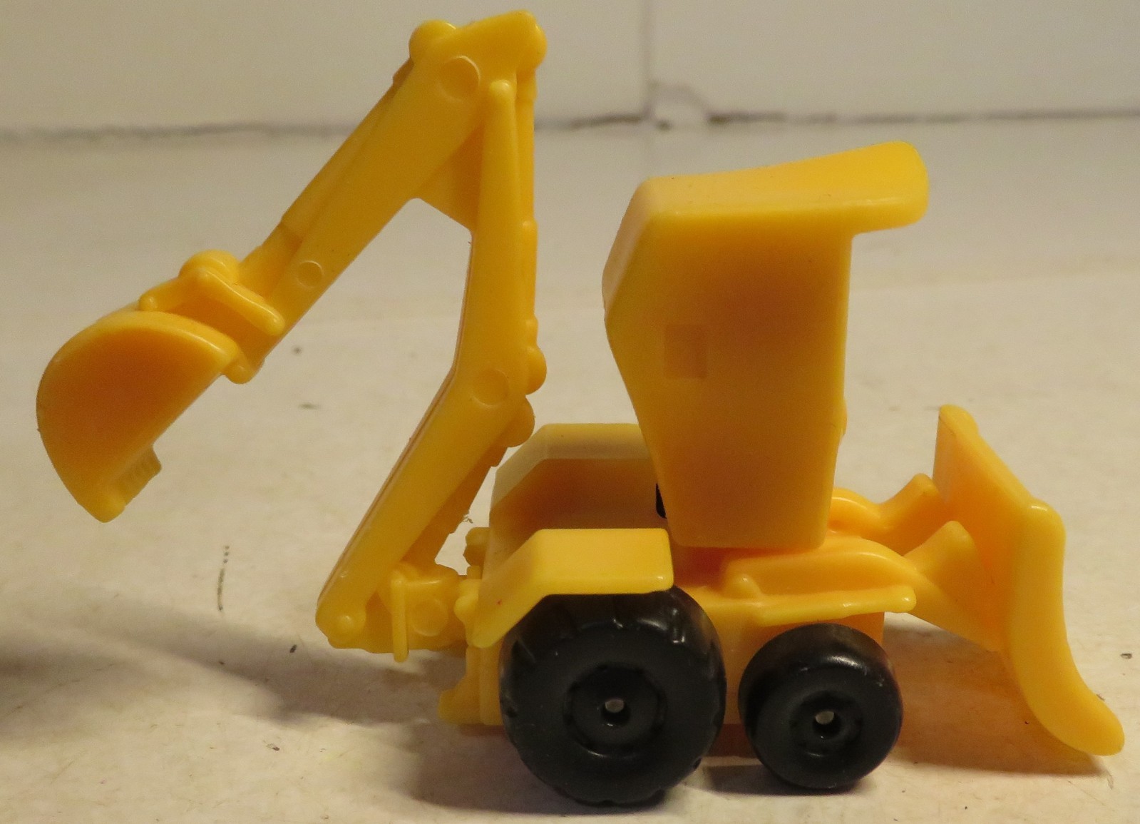 Construction Excavator Yellow Amazon Just Play Toy Face 1.5″ Wide Plastic Cartoo