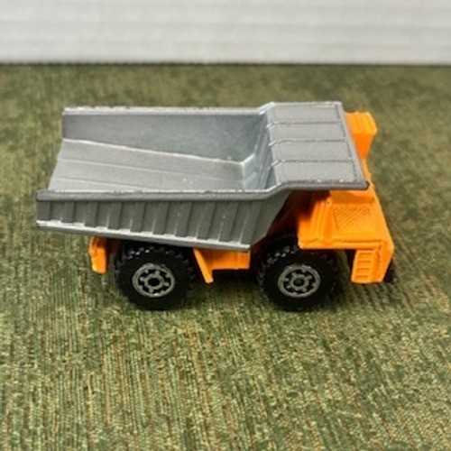 Matchbox International Ltd Dump Truck Orange Silver 1:140 Scale Made in China