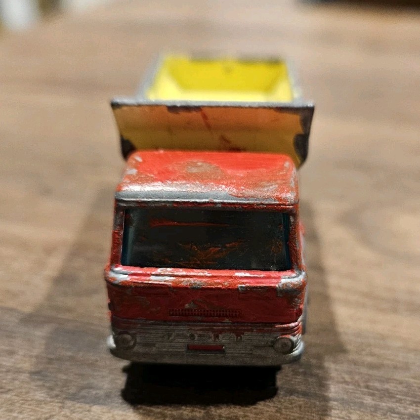 Matchbox Diecast Grit-Spreading Truck Red Yellow Vintage Construction Vehicle