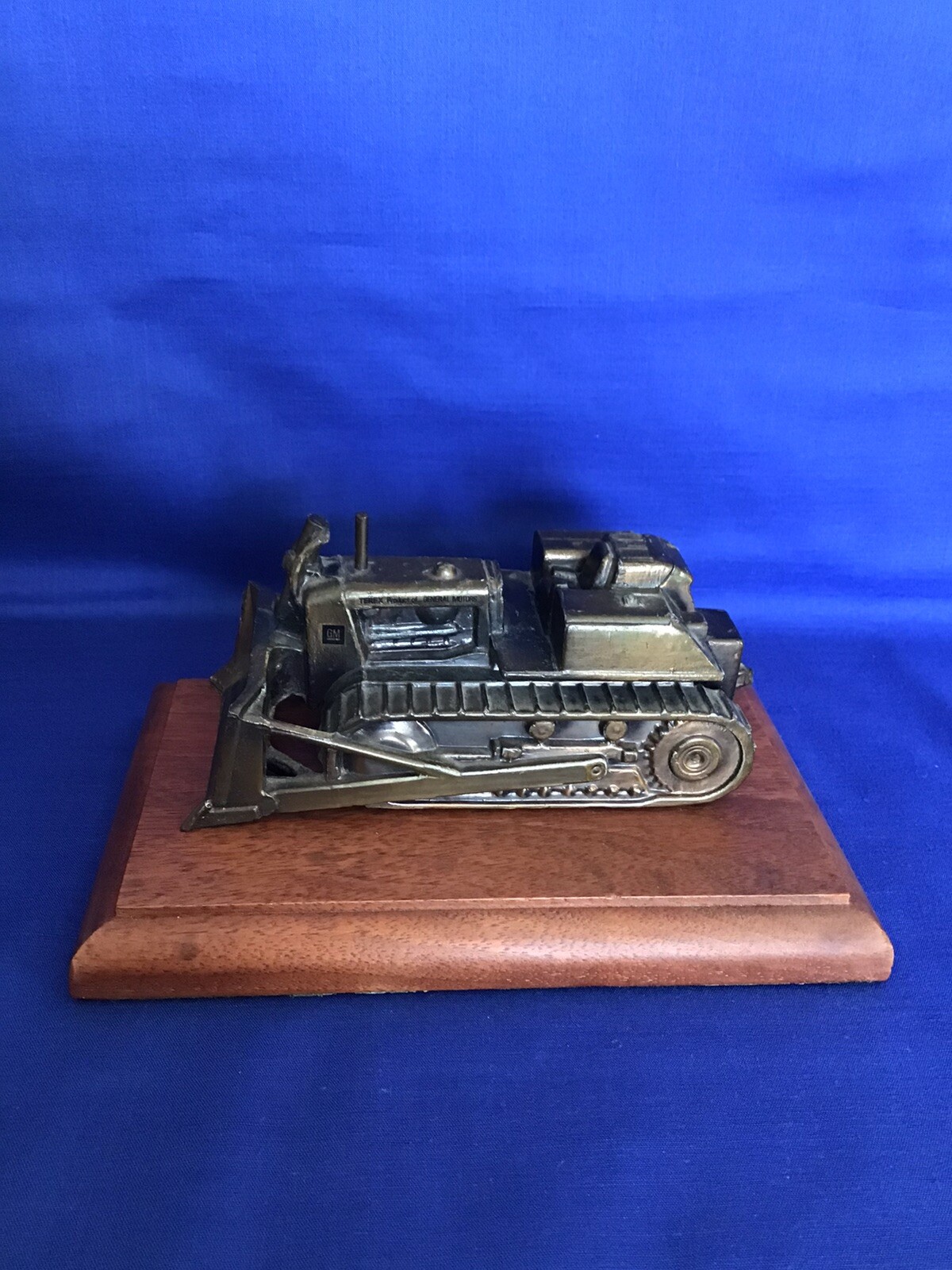 VINTAGE TEREX GM PRODUCT OF GENERAL MOTORS BRONZE BULLDOZER / DOZER DESK DISPLAY