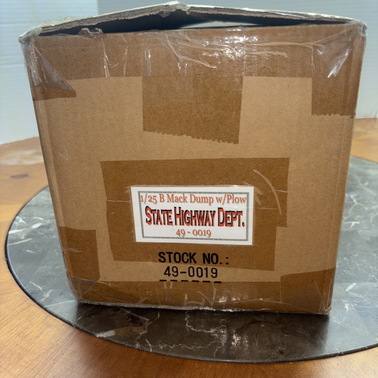 First Gear 1/25, Mack B61 Dump Truck With Snow Plow, State Highway, 49-0019