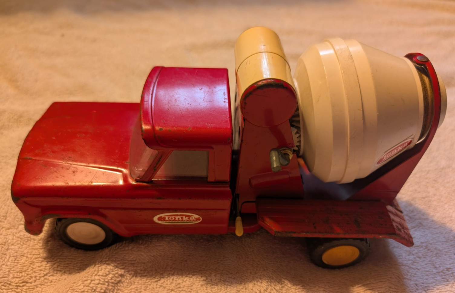 Vintage 1960s Red Tonka 9″ Pressed Steel Cement Mixer with Working Drum