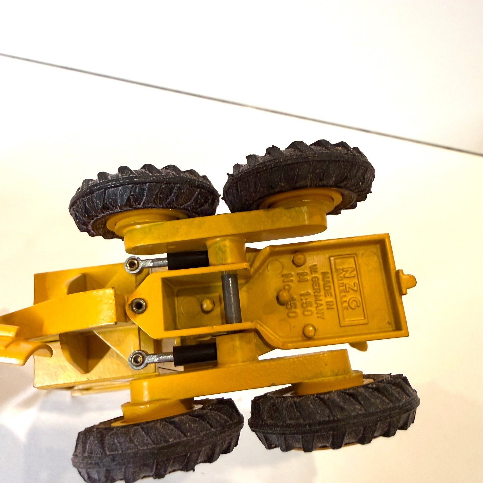 CAT Motorgrader Model 12G Scale 1:50 Die-cast Model NZG Models