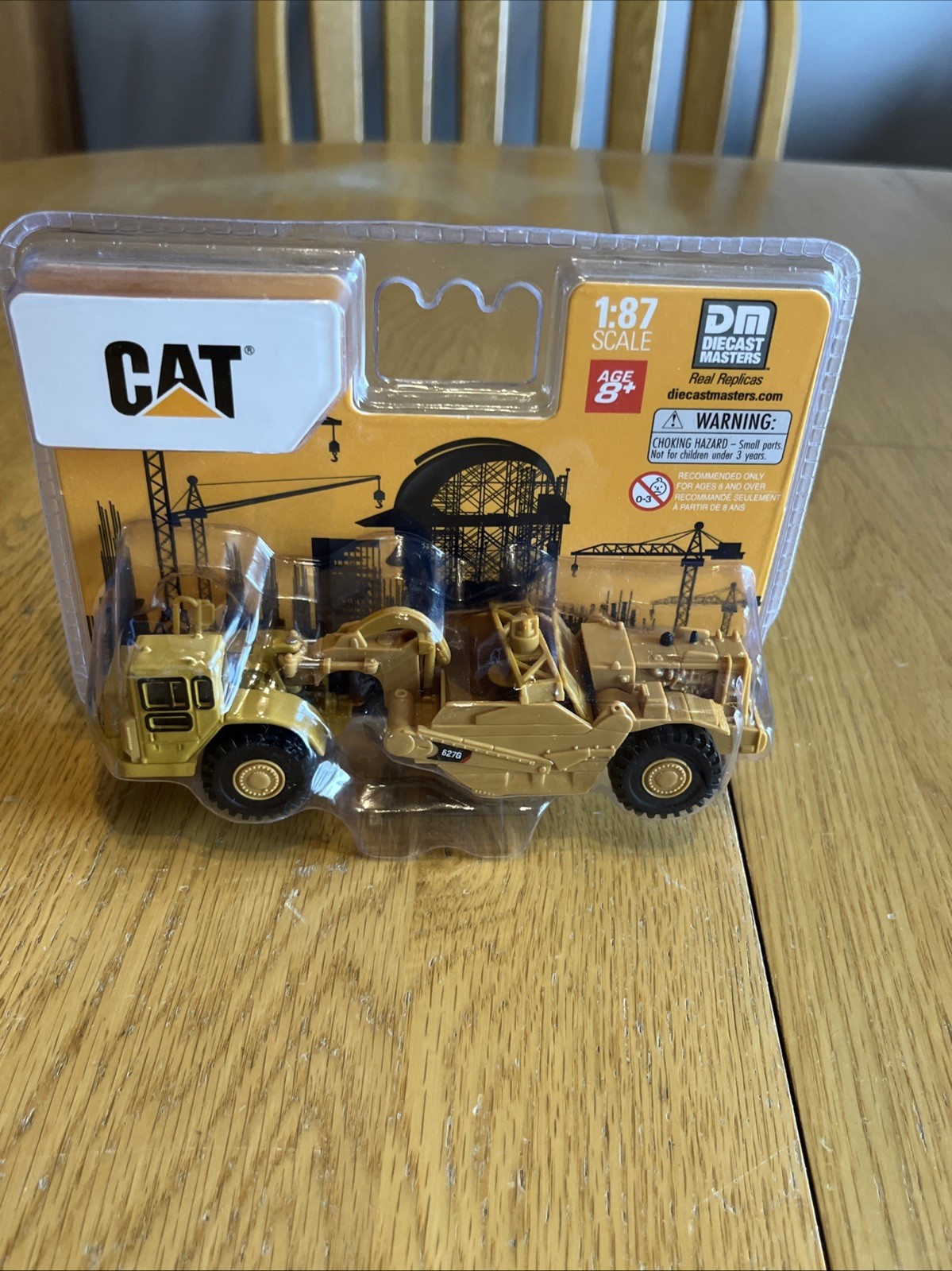 1:87 Diecast Masters 84405 Cat 627G Auger Scraper