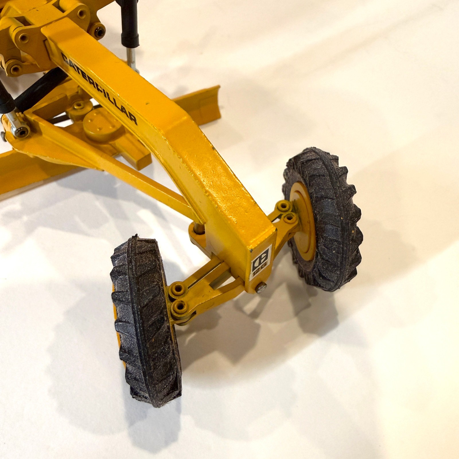 CAT Motorgrader Model 12G Scale 1:50 Die-cast Model NZG Models