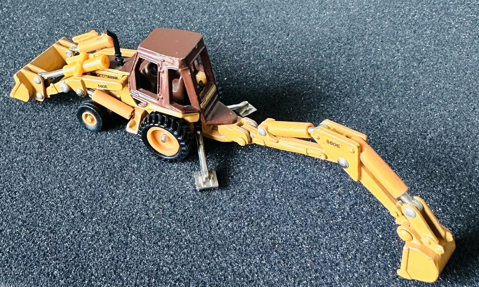 1/64 Ertl Case 580E Loader Backhoe Construction Toy Moving Parts Very Detailed