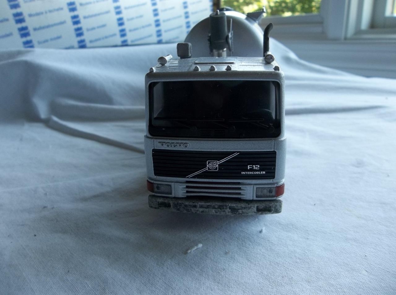 NIB Conrad 4315 Volvo F12 Truck w/Sattel SILO Bulk Tanker 1:50 scale Orig Box