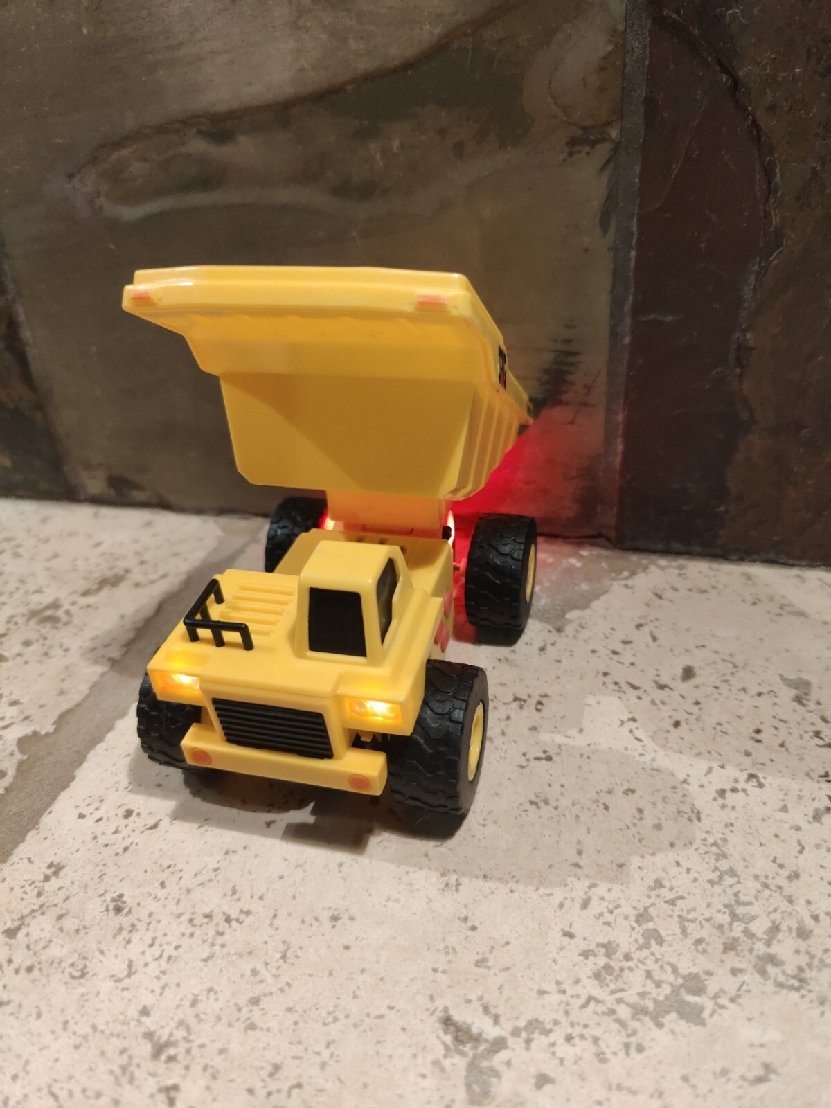 Yellow DIG 2500 Dump Truck With Sound & Lights working 3″ tall x 4.5″ long