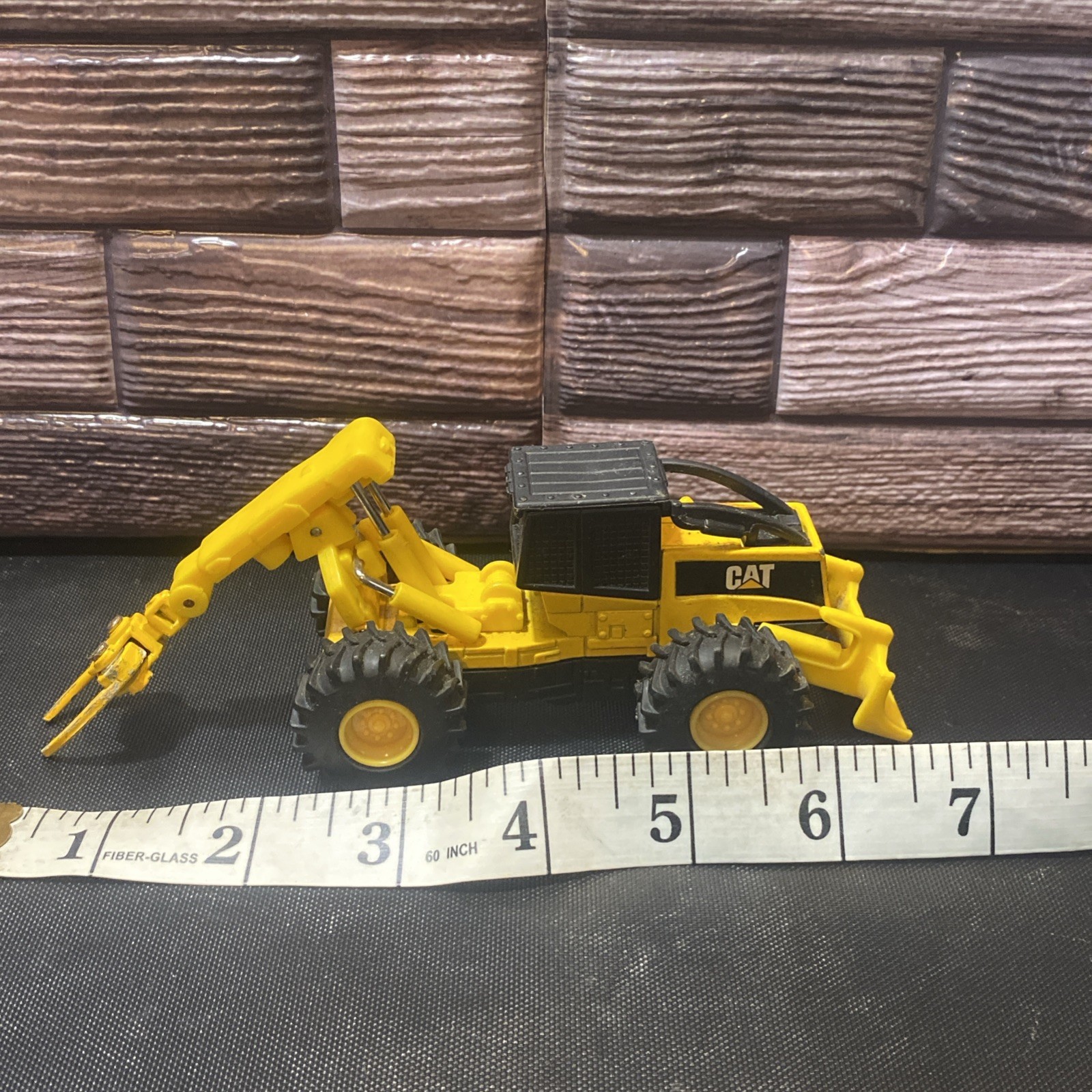 1999 Matchbox Caterpillar CAT Grapple Skidder Log Tree Cutter 6.5” Length