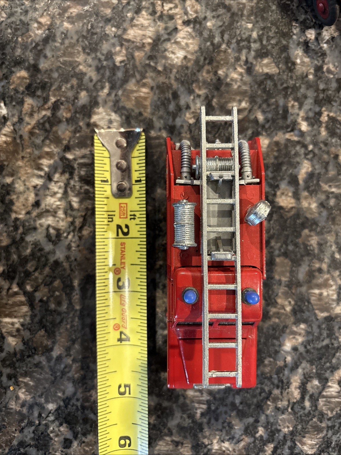 VINTAGE DINKY TOYS DIE-CAST 109 WB LAND ROVER FIRE SERVICES + LADDER 4.5″ LONG