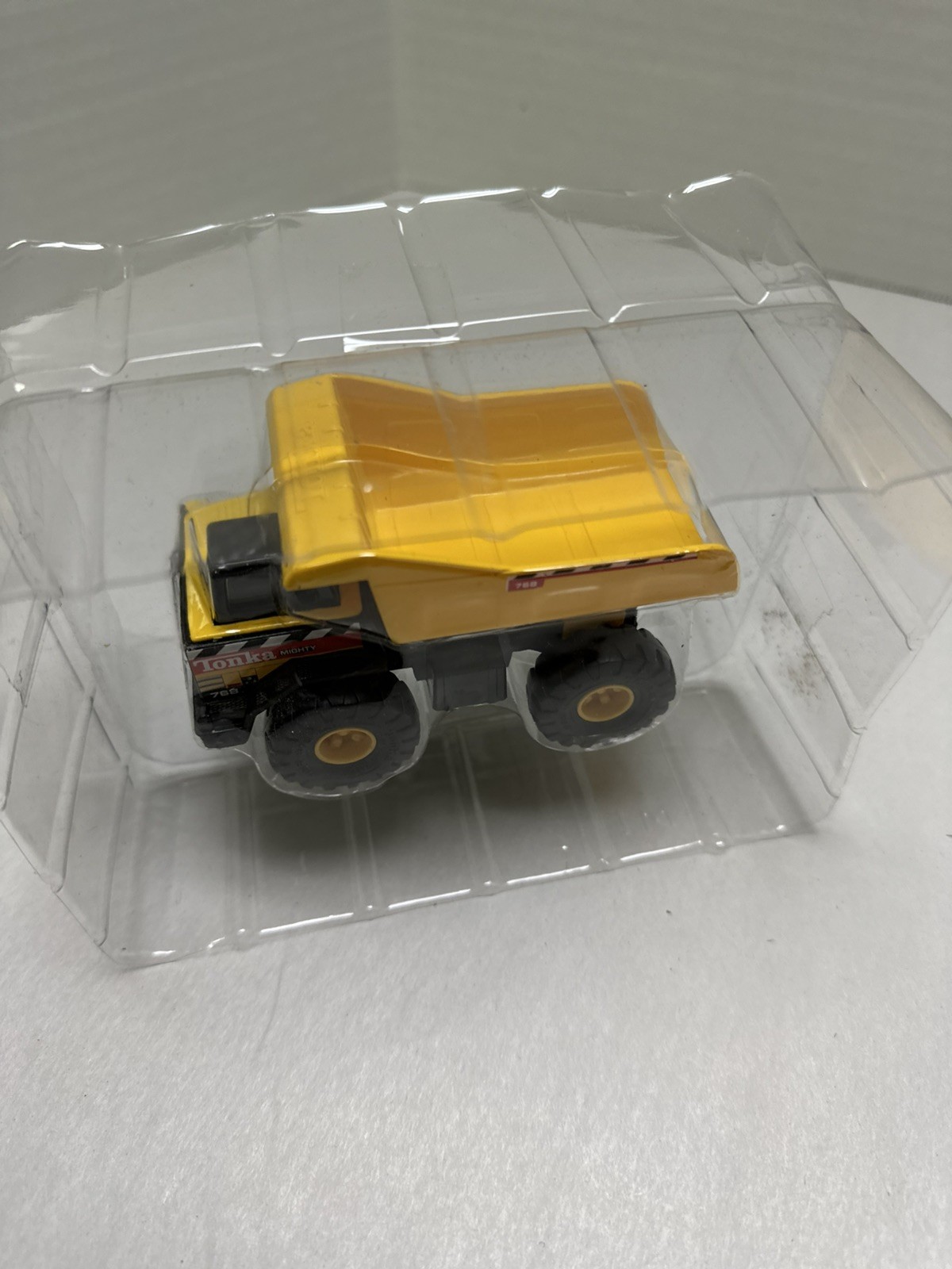 Maisto International Tonka dump truck new in original box item # 762880