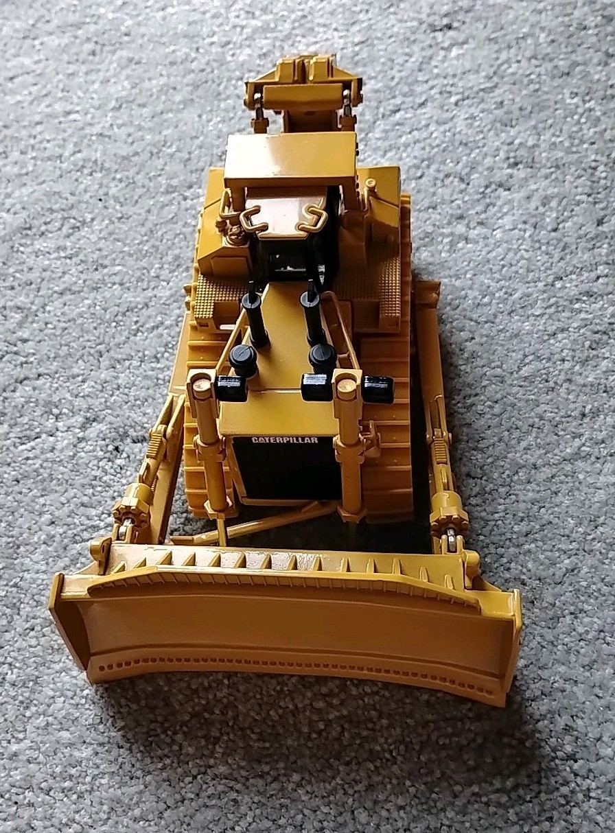 Rare & Original Designed Caterpillar D11T Bulldozer 1/50 Scale Norscot Group