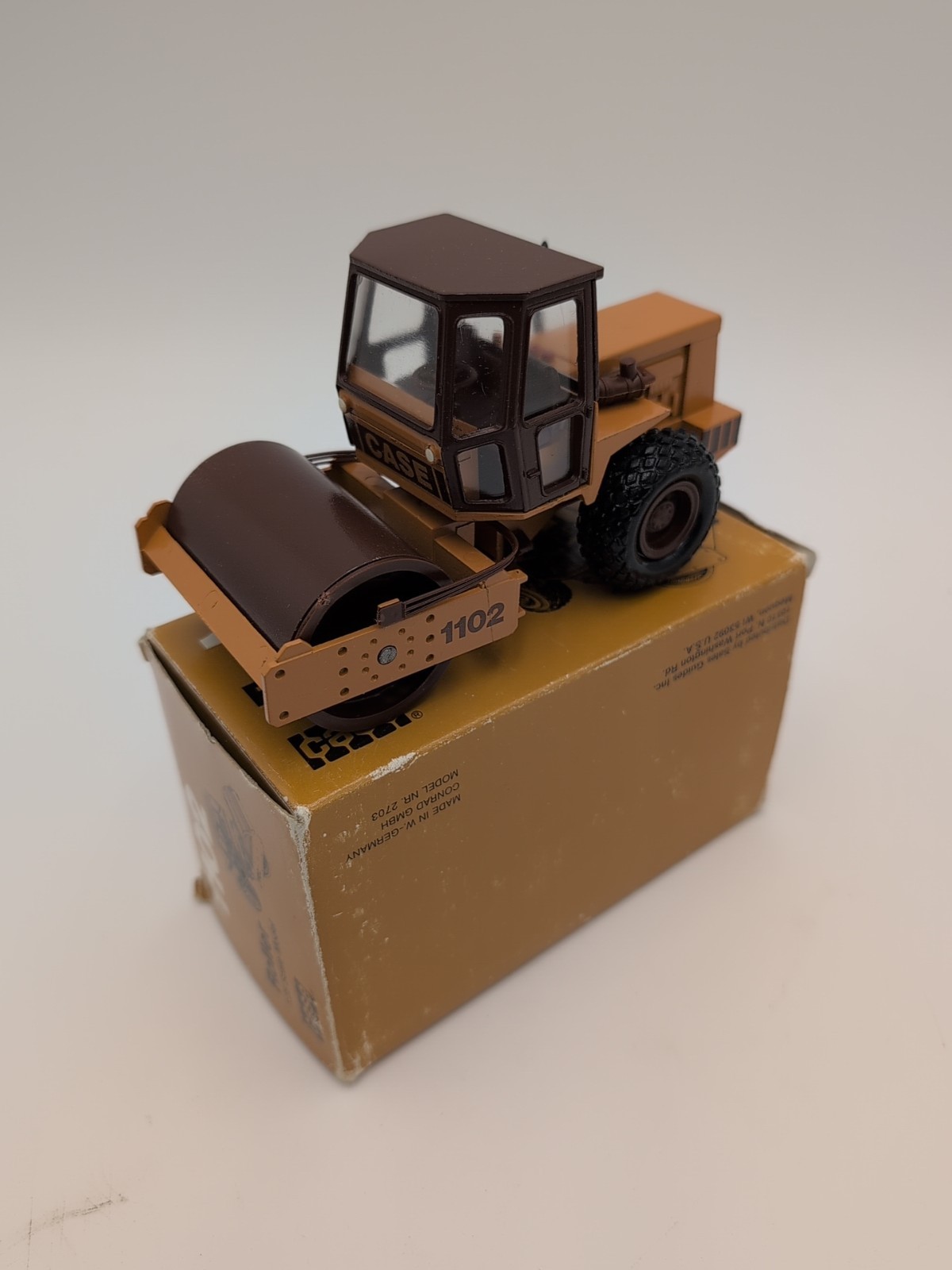1/35 Case 1102 Roller Compactor – Conrad Diecast Model #2703