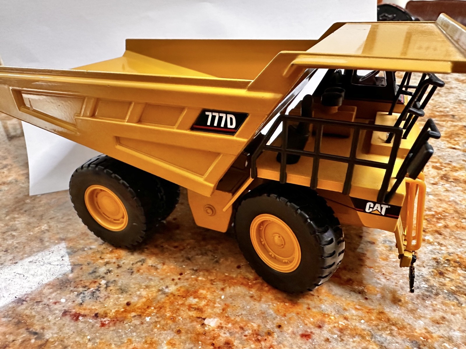 Diecast Masters 85104C Cat 777D Off-Highway Truck 1/50 Scale in great condition