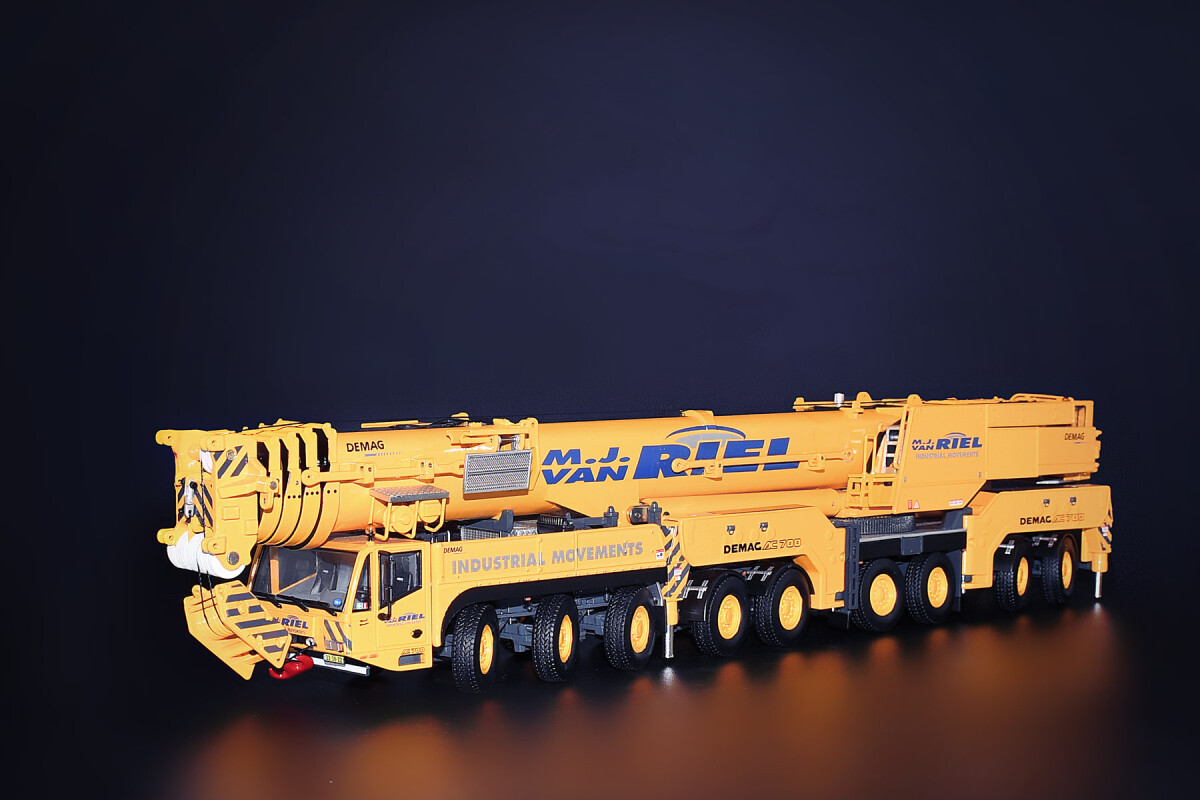 Demag AC700-9 Mobile Crane – M.J. Van Riel – IMC 1:50 Scale Model #32-0076 New