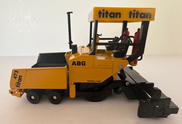 1:50 ABG Ingersoll Rand Titan 473 Asphalt Paver By Wan Ho Limited Edition