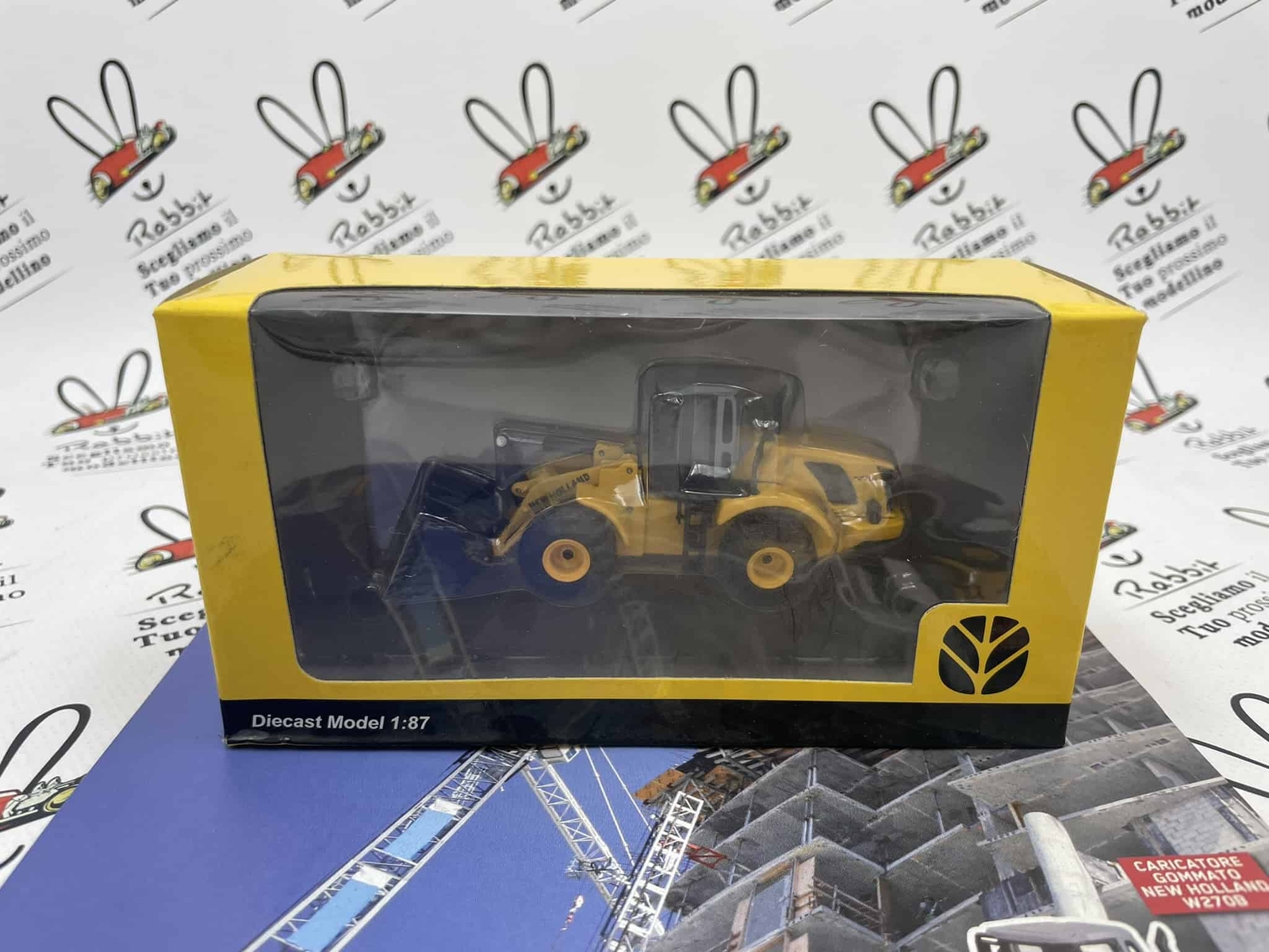 Die Cast Earth Mover “New Holland W270B Rubber Loader” 1/87
