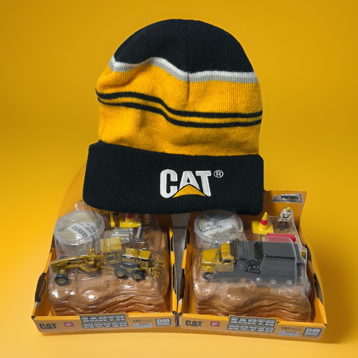 Diecast Masters 1:87 (HO) metal CAT Dump Truck,+ Road Grader + Free CAT Beanie