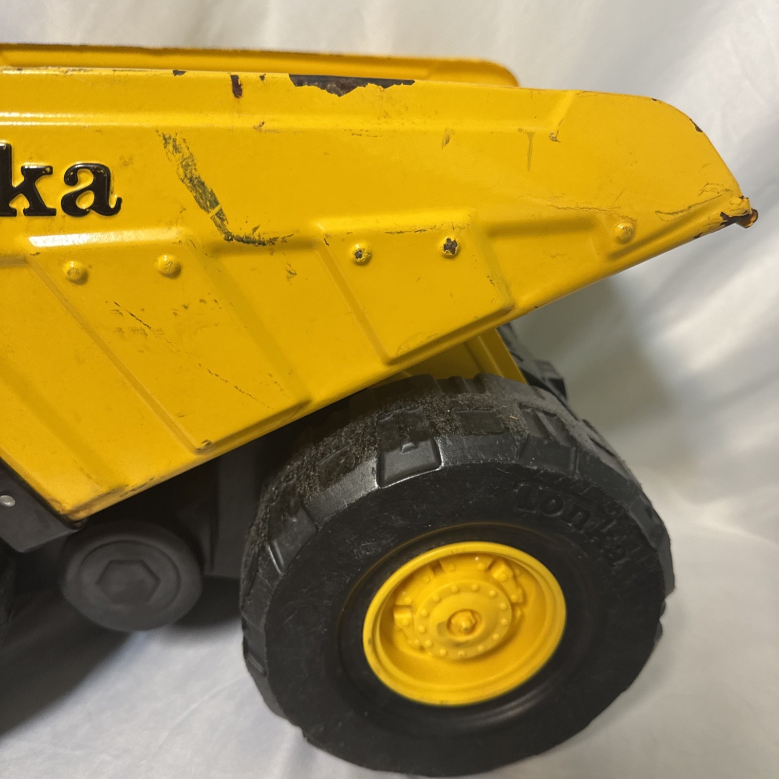Tonka 90667 Toughest Mighty Dump Truck – Yellow