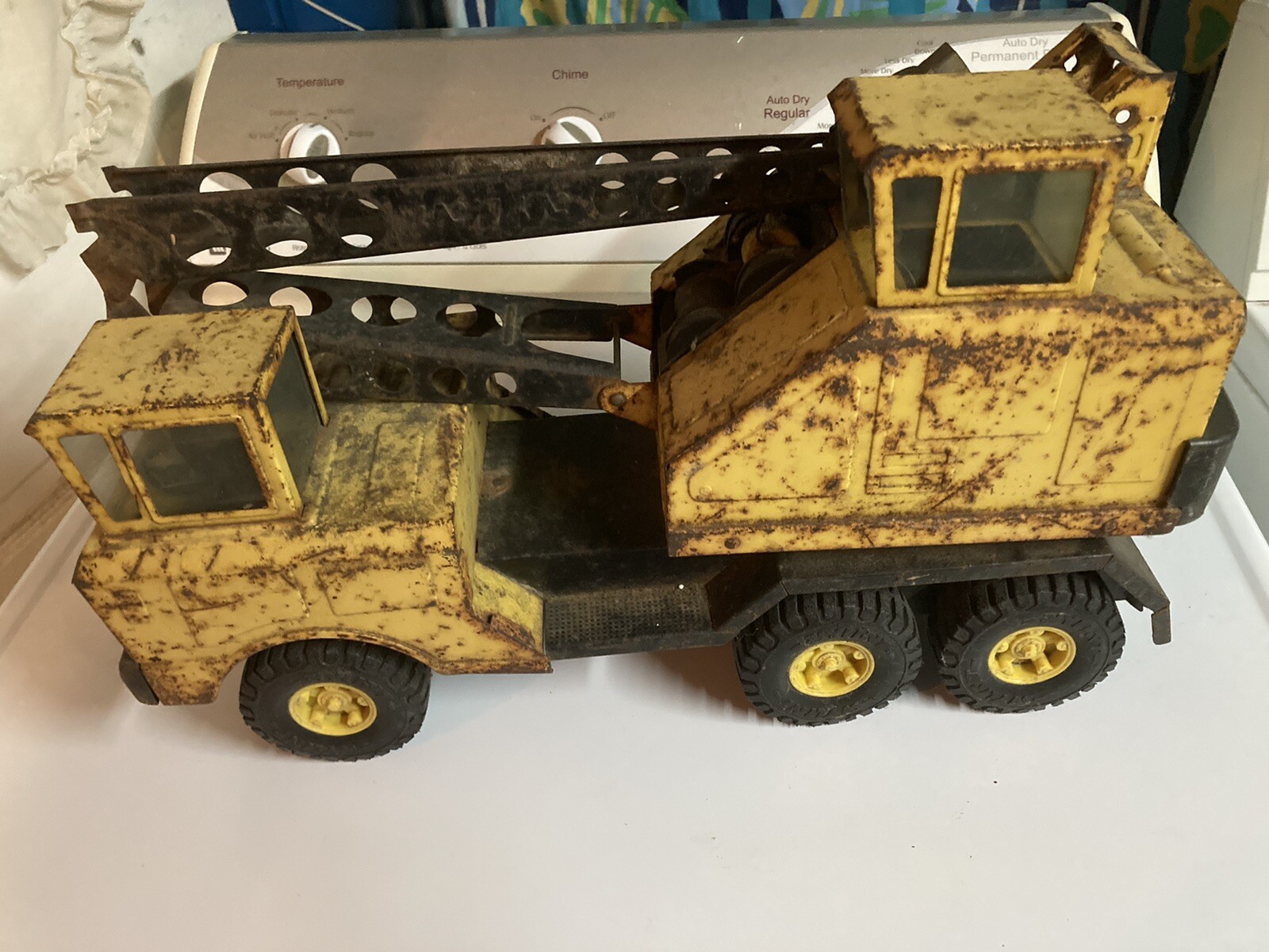 VINTAGE NYLINT JUMBO MICHIGAN CRANE TRUCK